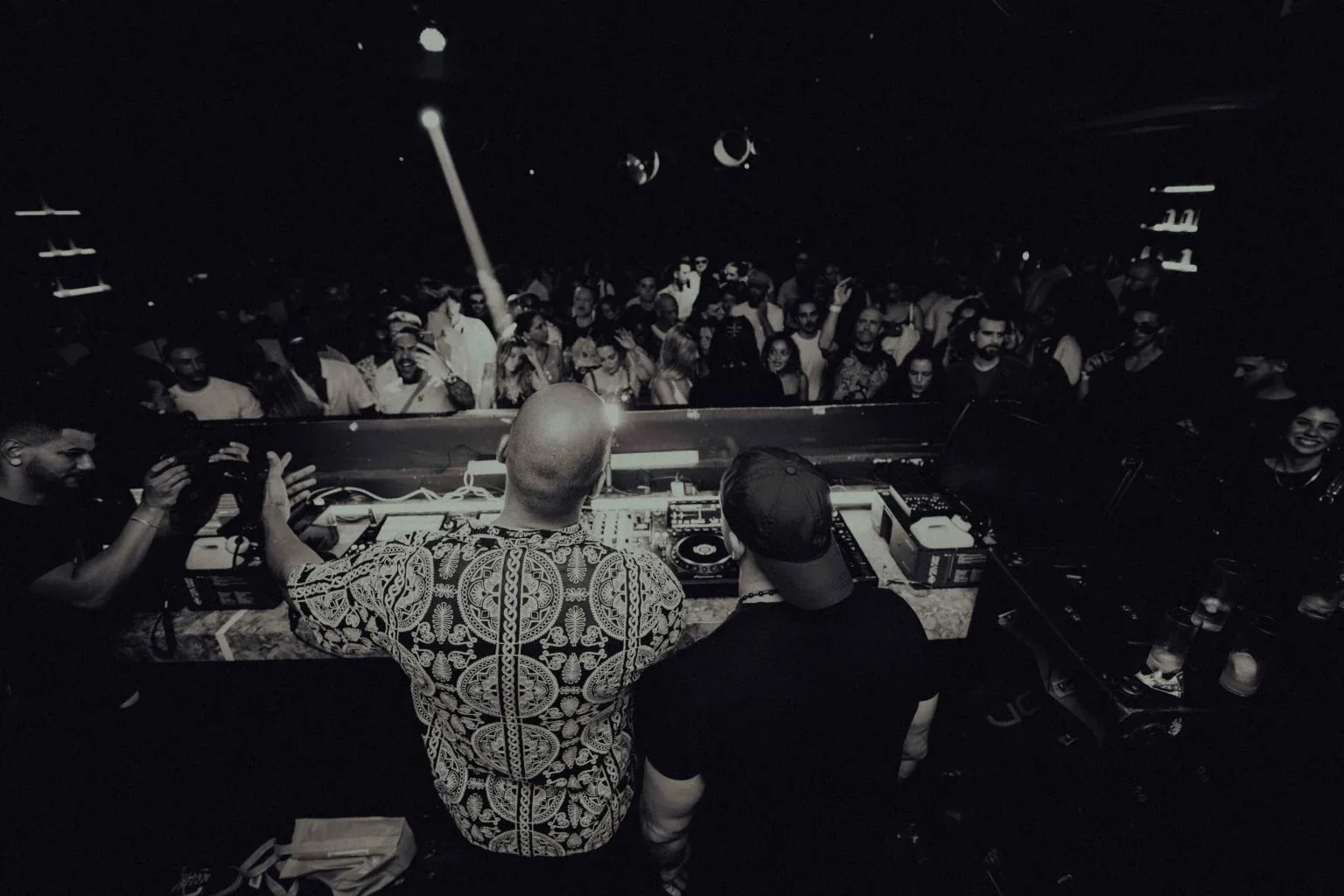 MAMÖRO crowd